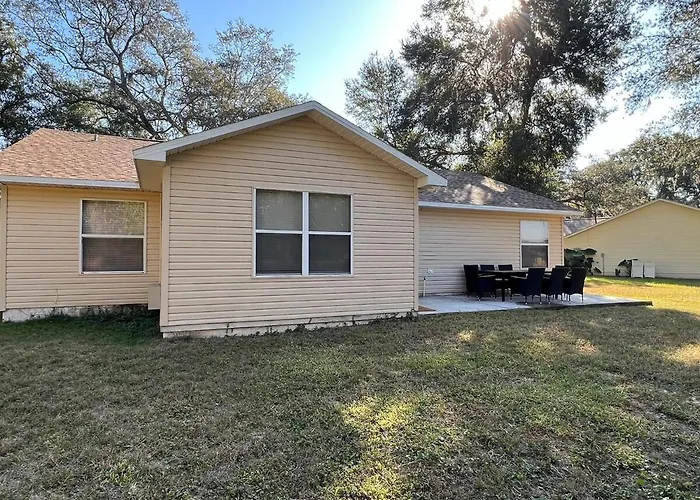 Get Cozy In This Renovated Home By The Villages