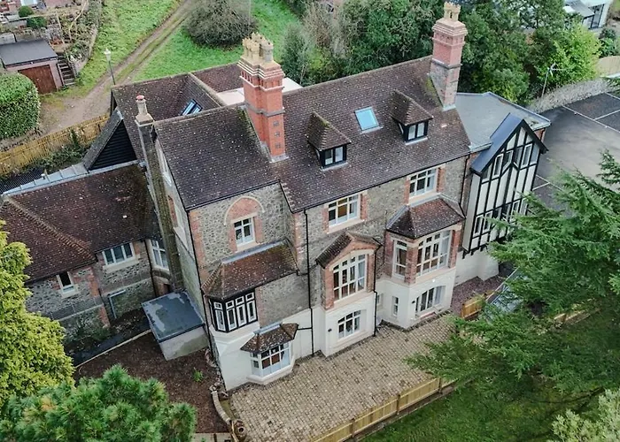 The Gate House-Wyndale Living- West Malvern