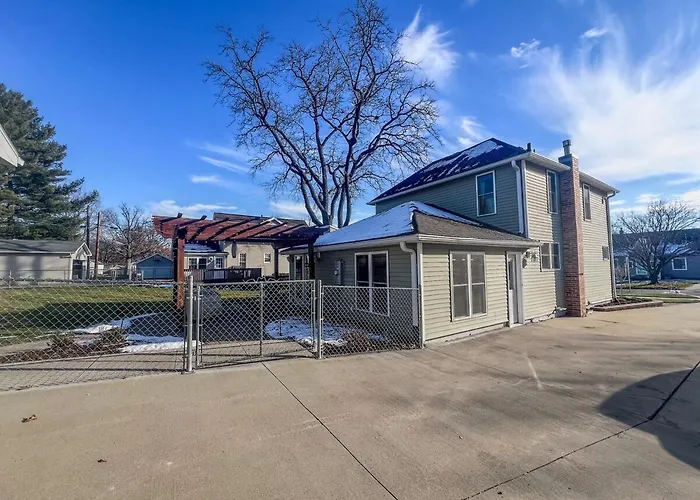 3Bed 2Bath Outdoor Oasis, Fenced Yard, Hot Tub!