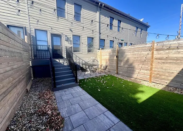 Brick Beauty Downtown, 3Br, Fenced Yard, Garage!