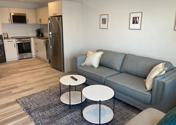 Lakefront Nest Beach House Suite