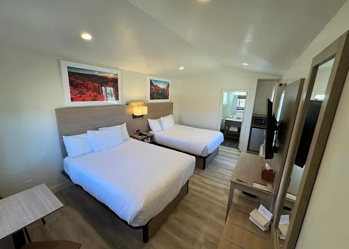 Mountain Ridge Cabins & Lodging Between Bryce And Zion National Park