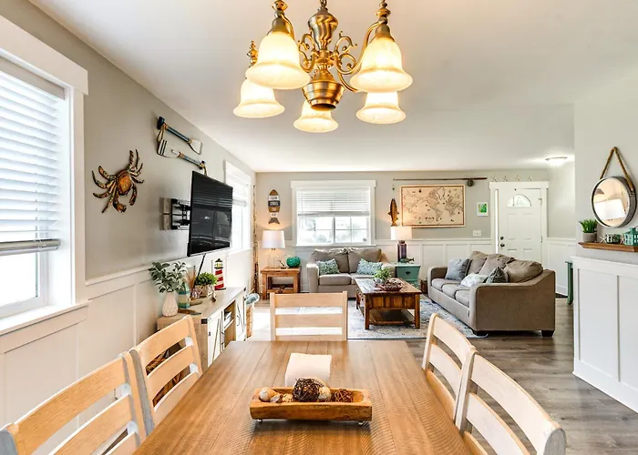 Pet-Friendly Westport Vacation Rental W/ Hot Tub!