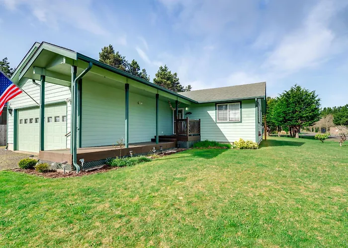 Pet-Friendly Westport Vacation Rental W/ Hot Tub!