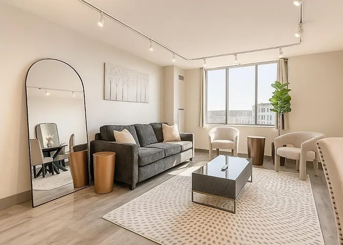 Modern Condo Dwntn Hartord Xl Center Gym