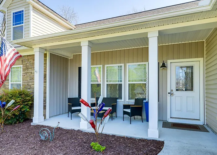 Sneads Ferry Home: Close To Beaches & Boat Ramp!