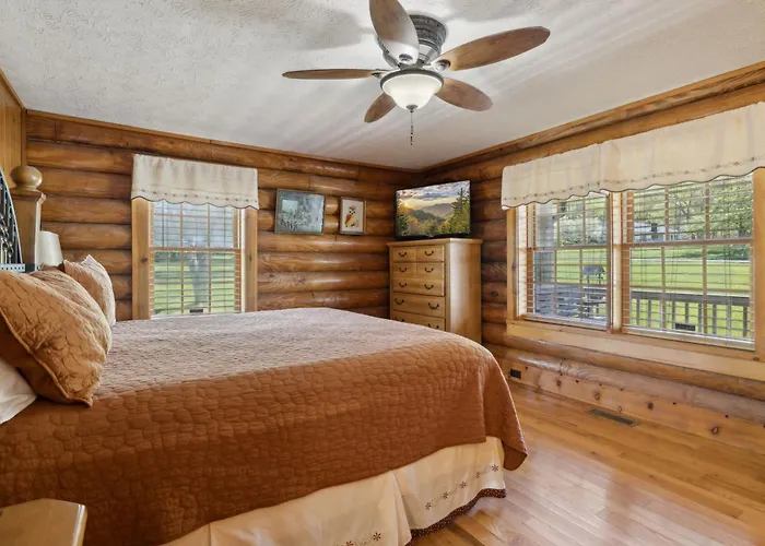 Log Haven Cozy Wears Valley Cabin With Hot Tub Game Room And Flat Yard For Dogs And Kids
