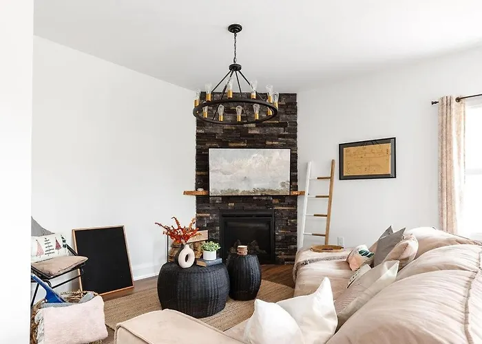 All Season Muskoka Cottage