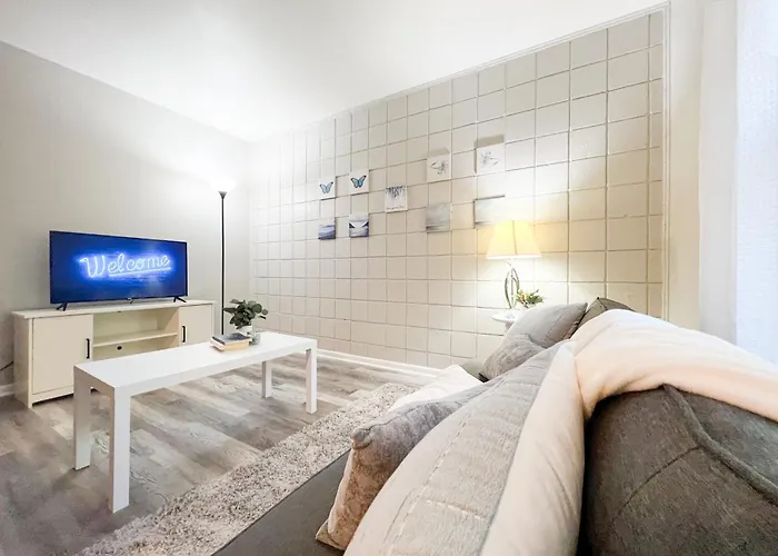 Sfa Retreat, Spacious Downtown Apartment