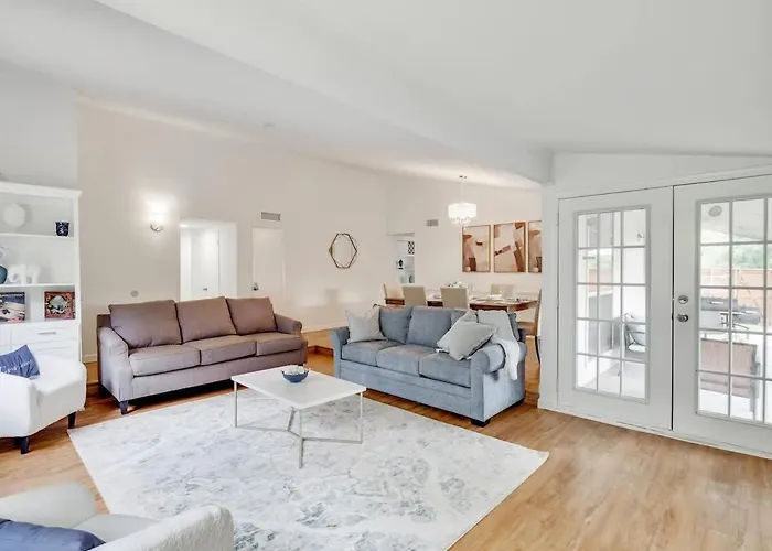 Remodeled 3 Bedroom With Central Location Carrollton
