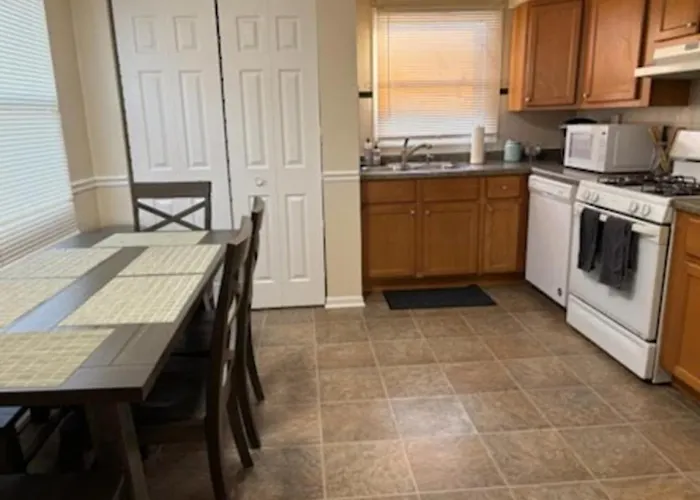 Charming 3 Bed 1 Story Home Near Naval Base