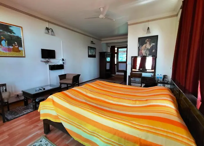 Clouds End Villa, A Heritage Home Stay, 10 Mins From Mcleodganj