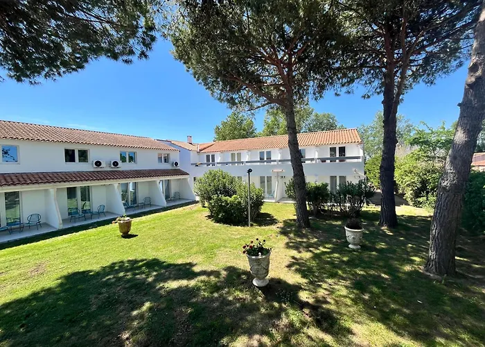 Artemia Aigues-Mortes - Hotel Avec Piscine - Bornes Electriques - Parking Prive - Local Velo-Moto
