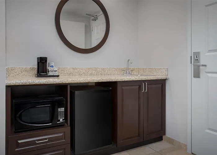 Hampton Inn & Suites Omaha-Downtown