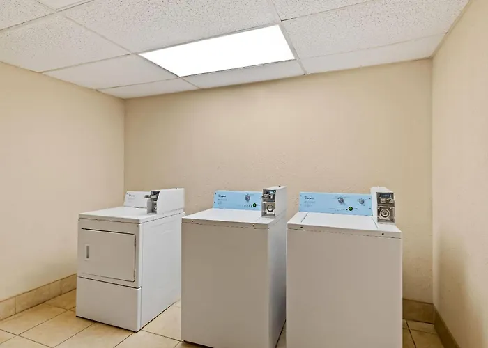 Days Inn By Wyndham Petersburg/South Fort Lee