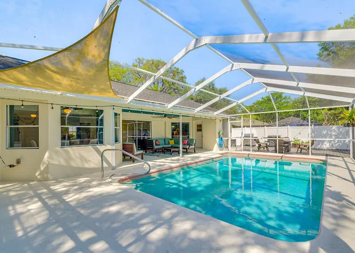 Private Pool & Lanai: Spring Hill Oasis