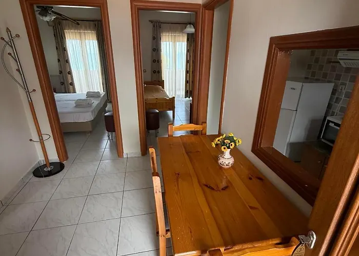 Aigeiros Apartments & Restaurant