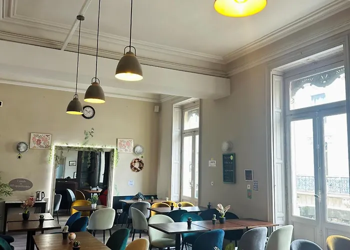 Auberge De Jeunesse Hi Avignon