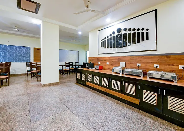 Hotel White Sand Suites At Airport