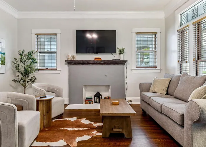 Dog-Friendly House By Main Street