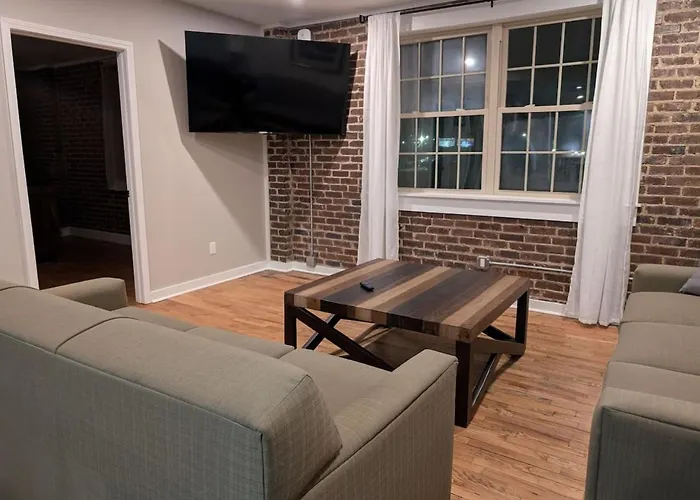 New Modern 2 Bedroom In Excellent Location