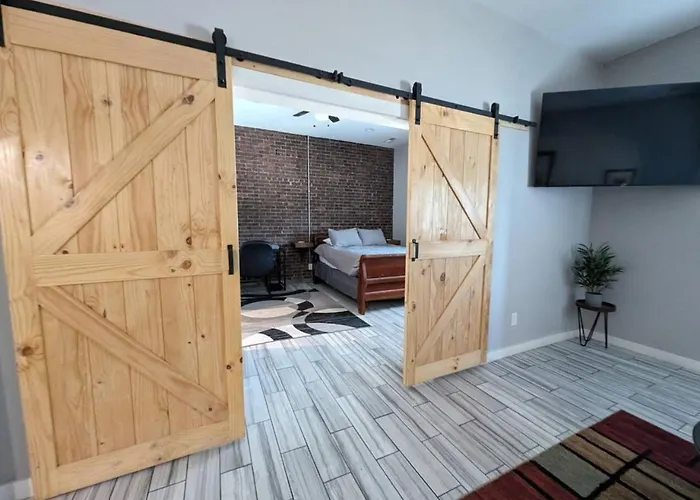 734 East Broadway, Unit 101A