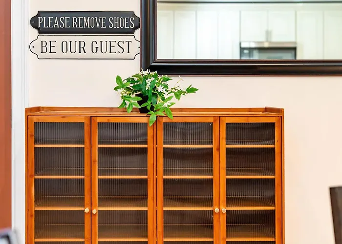 Pet Friendly 3Br Quincy Townhouse W Laundry, Free Parking, Near Mbta Red Line 37
