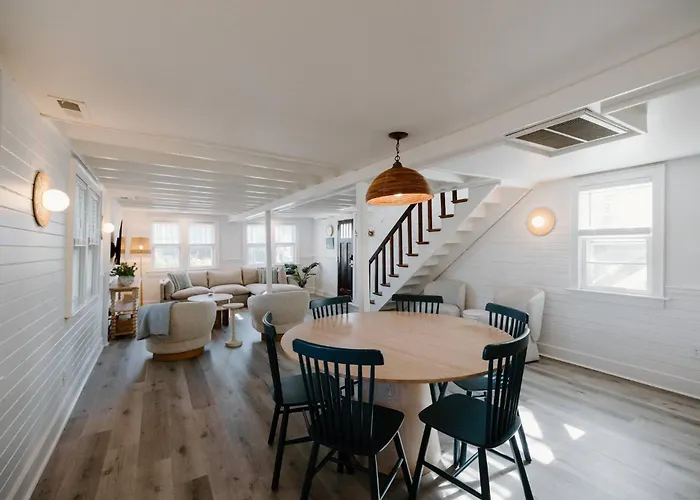 The Villa - 4 Blocks To Kb Pier - King Bed - Pickleball - Summer Specials!