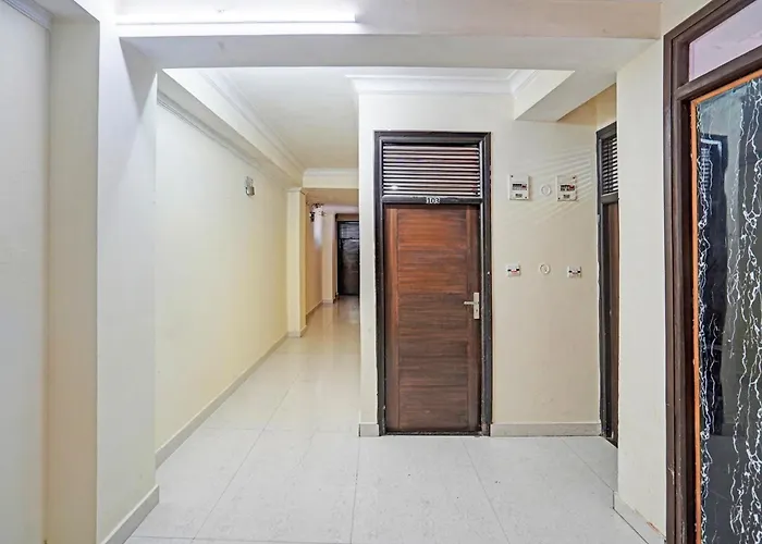 Super Collection O Mall Road Shimla Formerly Radhey Shyam