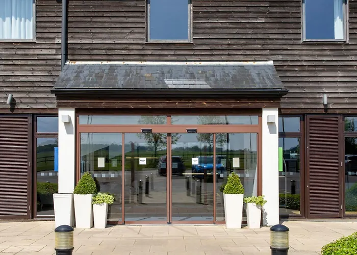 Holiday Inn Express London - Epsom Downs By Ihg