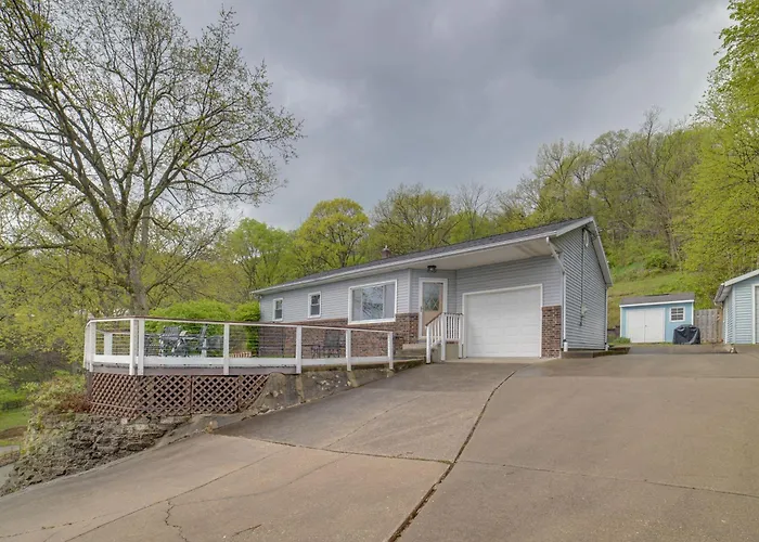 Watch The Sunrise At This Quaint Lake-View Cottage