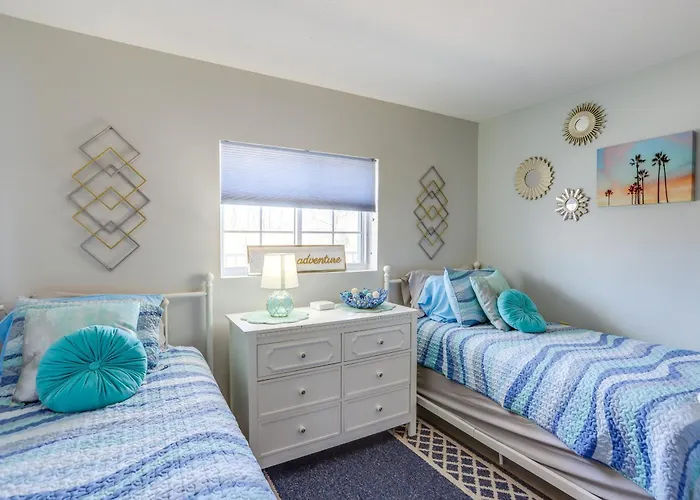 Cozy Lakefront Middle Bass Retreat W/ Balcony
