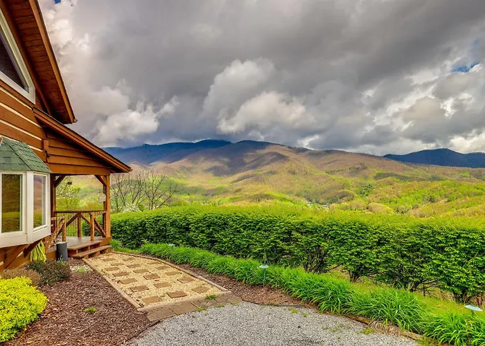 True Log Cabin W/ Game Room, Year-Round Views