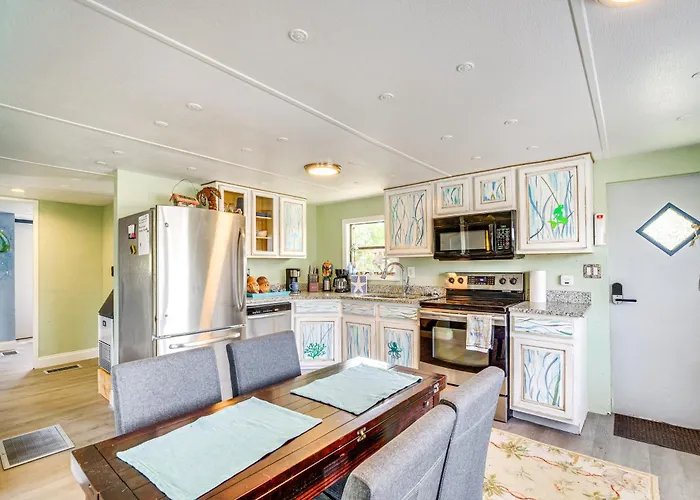 1 Mi To Beach: Home W/ Dock On Canal In Hudson
