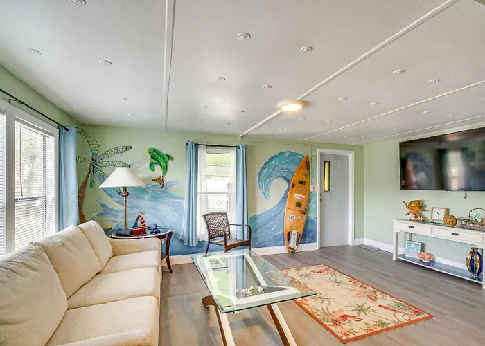 1 Mi To Beach: Home W/ Dock On Canal In Hudson