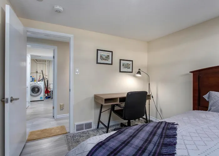 Bright & Modern 1 Bedroom Unit!