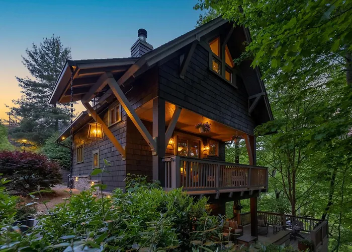 Hot Tub & Pet-Friendly Cabin In Cheshire Village