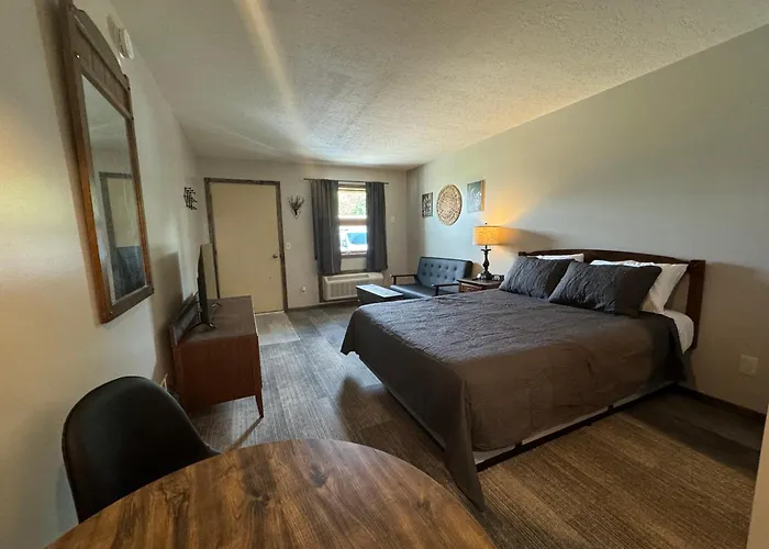 West Pines Motel