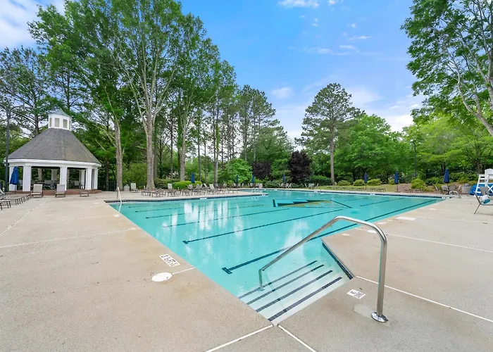 Modern Escape, Pool, Golf, Game Room, Gym, 10Min Lake & Downtown