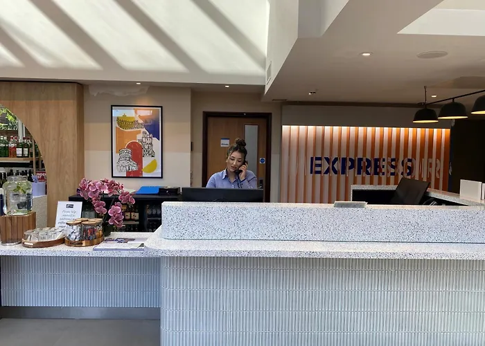 Holiday Inn Express Windsor By Ihg