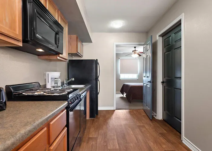 Eagle'S Den Suites Carrizo Springs A Travelodge By Wyndham
