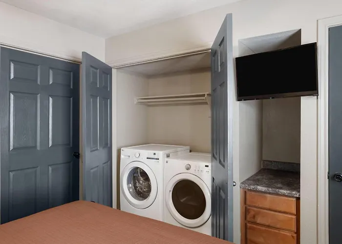 Eagle'S Den Suites Big Spring A Travelodge By Wyndham