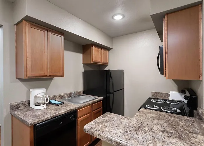 Eagle'S Den Suites Big Spring A Travelodge By Wyndham