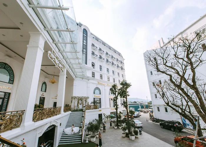 Duc Huy Grand Hotel And Spa