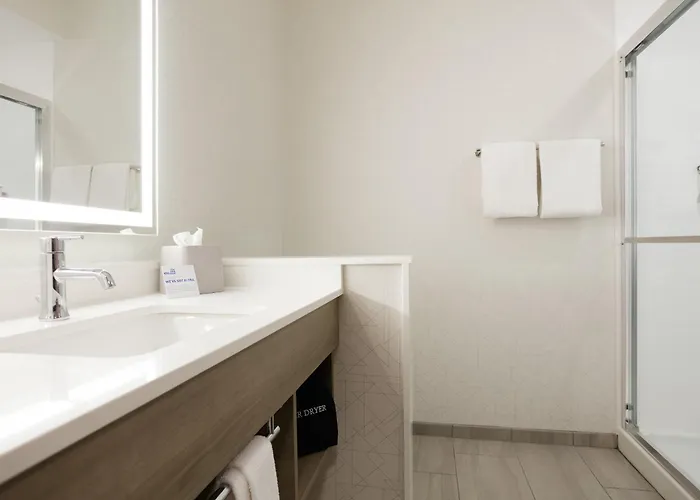 Holiday Inn Express & Suites Memphis East By Ihg
