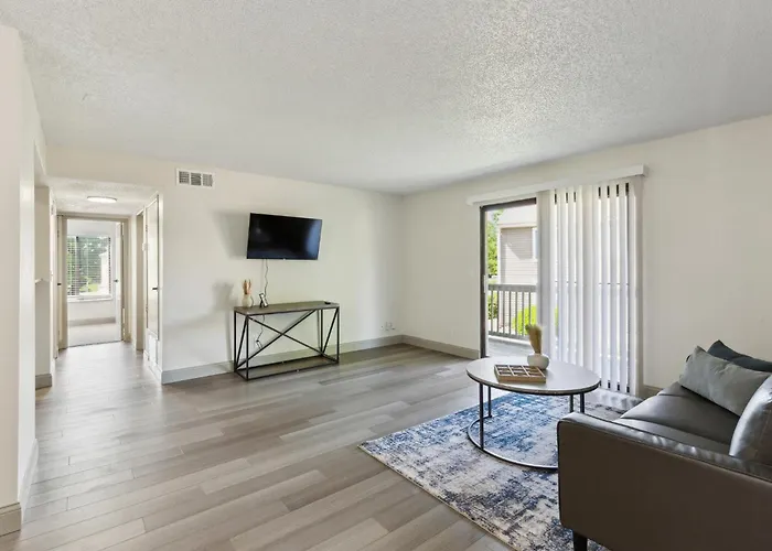 Rosehill Pointe 122 I Comfy 2 Bed 1 Bath