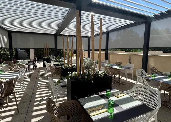 Les Orchidees , Hotel & Restaurant