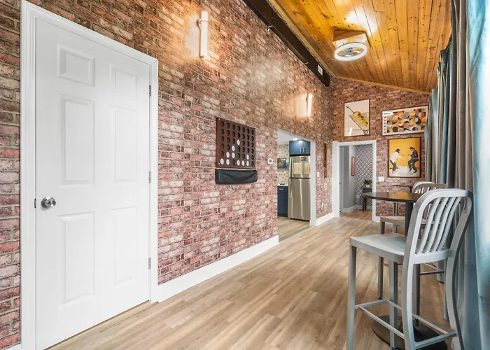 Walk To Mohegan! Modern 3Br Home Getaway