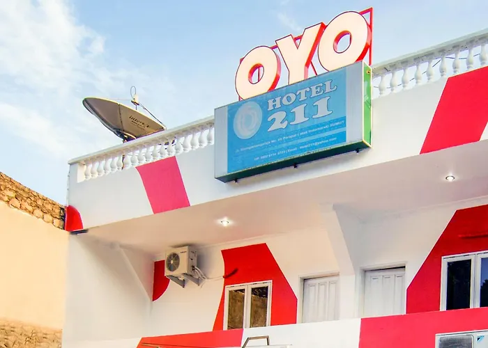Oyo 2045 Hotel 211