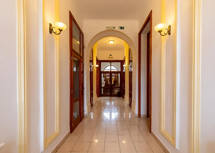 Madi Kuria Hotel Es Rendezvenykoezpont